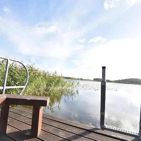 Mit Kamin In Штернберг