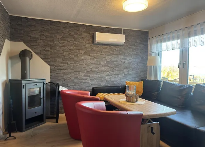 Mit Kamin In בית נופש