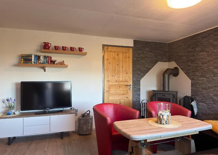 בית נופש Mit Kamin In *